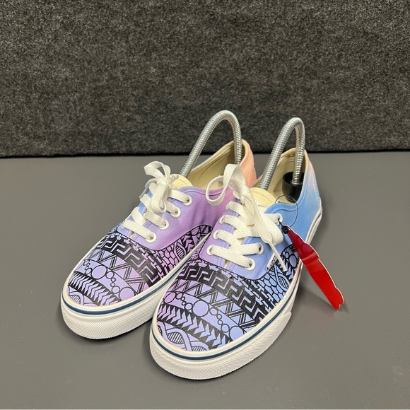 Vans Authentic “Aztec Design” Shoe Women’s Size 7.5 - Picture 1 of 13